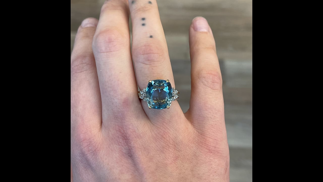 Kalafina カラフィナ　クリスタルオルゴール Cushion Cut Aquamarine & Diamond Cocktail Ring in 14k Gold