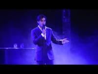 Atrin Madani singt „Diamonds are forever