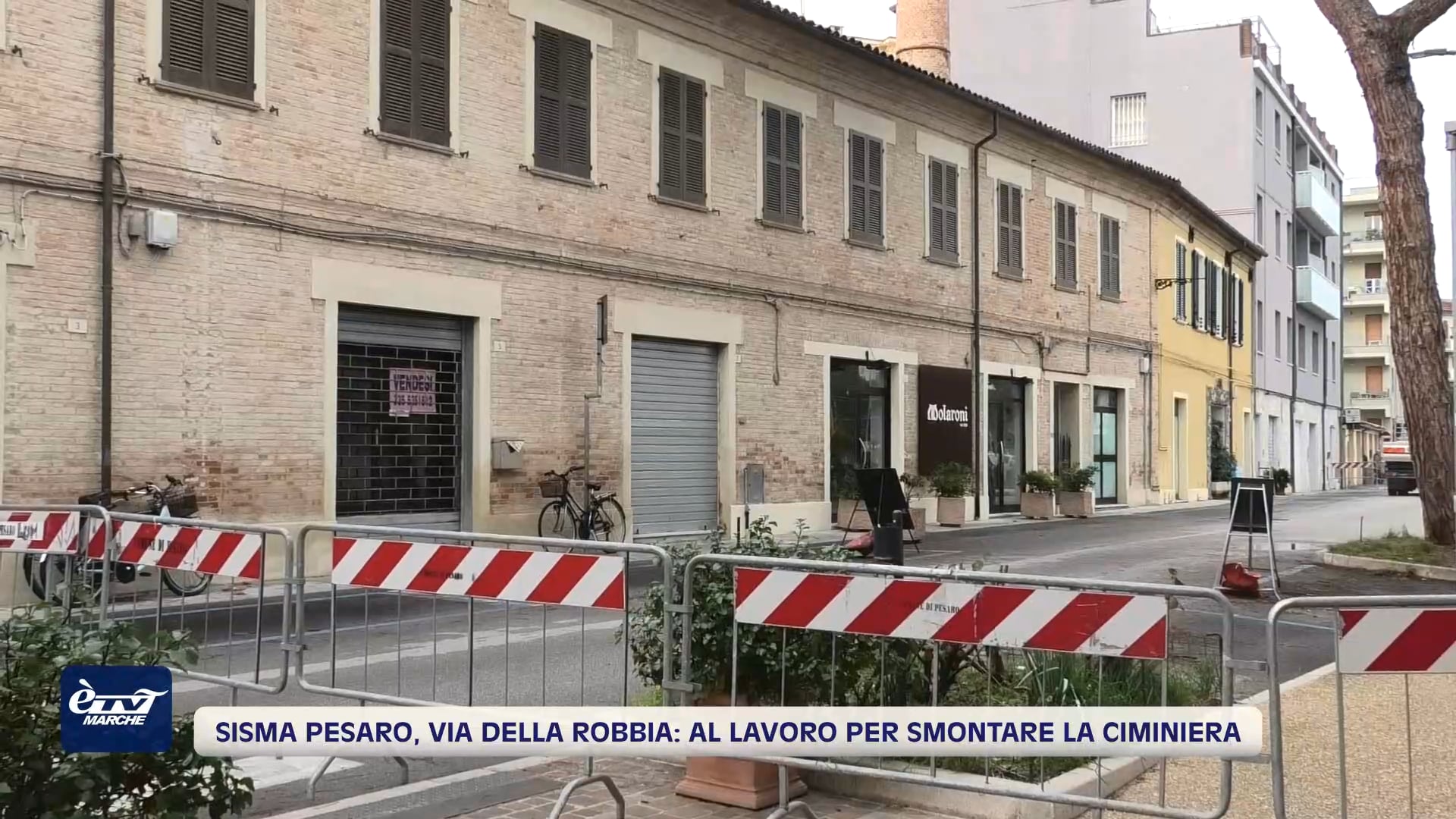 Sisma Pesaro, via Della Robbia: al lavoro per smontare la ciminiera - VIDEO