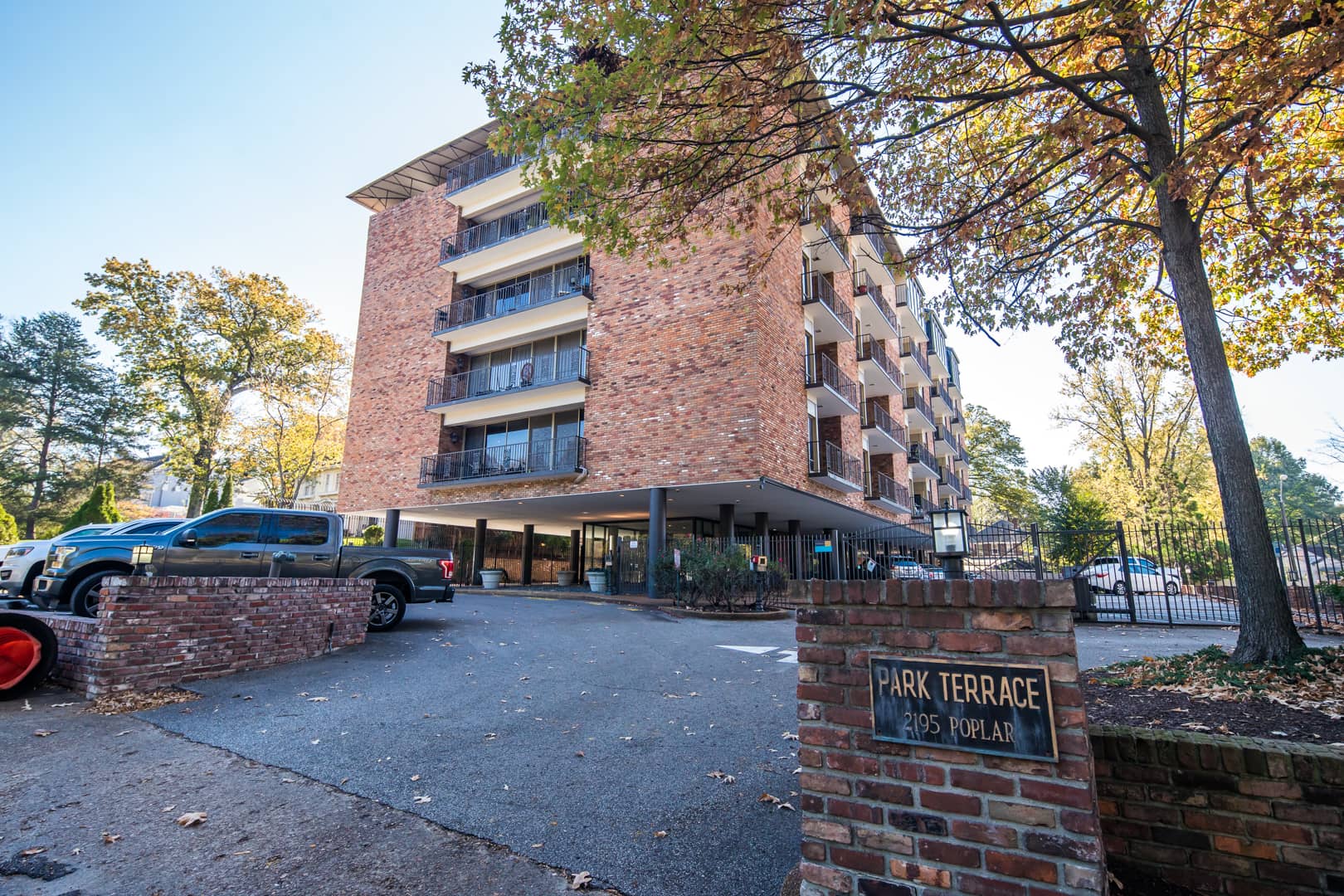 2195 Poplar Ave Unbranded on Vimeo