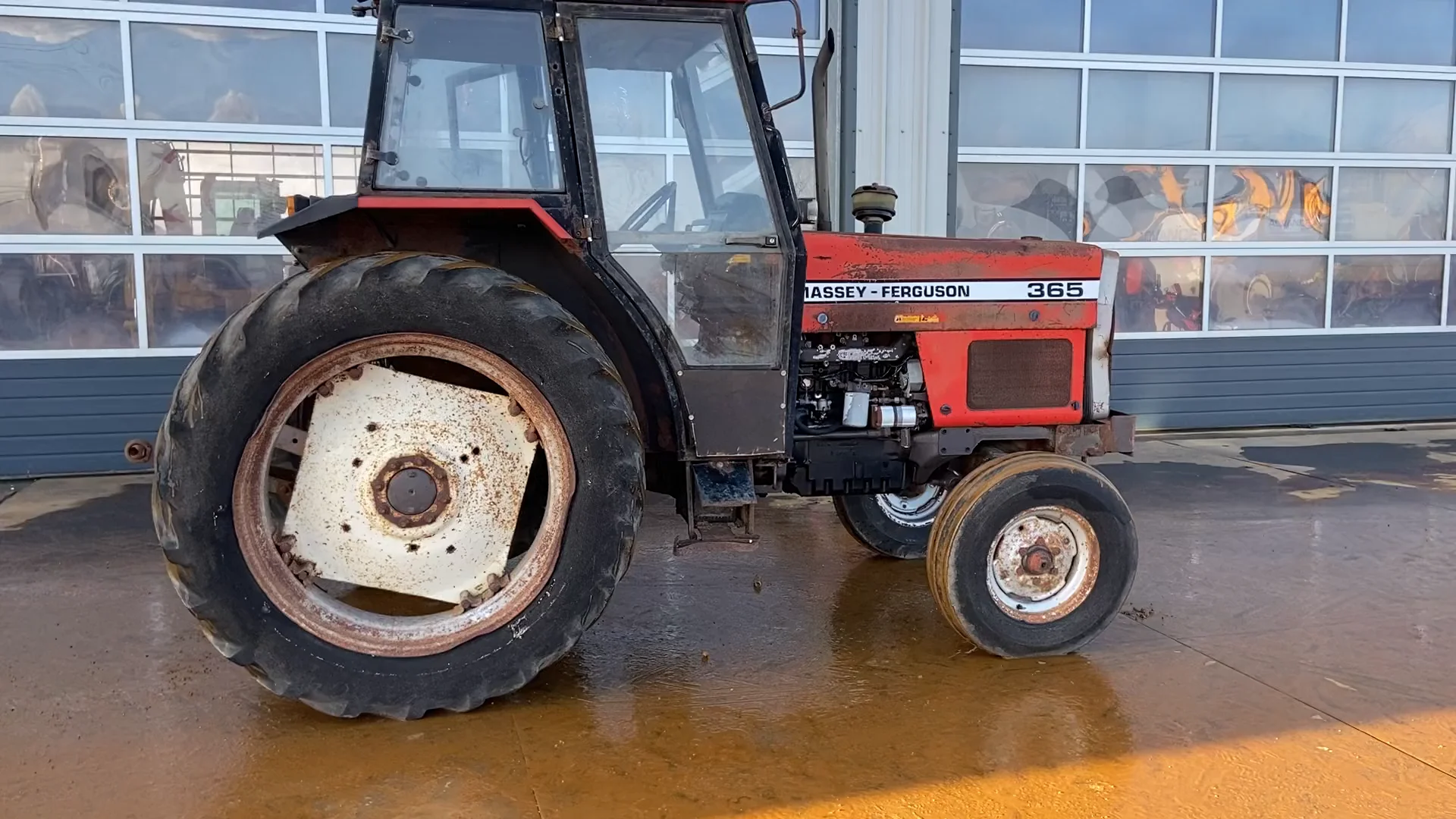 Massey Ferguson MF365 - Leeds November 22 on Vimeo
