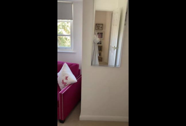 Single  room, Close M1, M25 & A41 Mon-Fri let only Main Photo