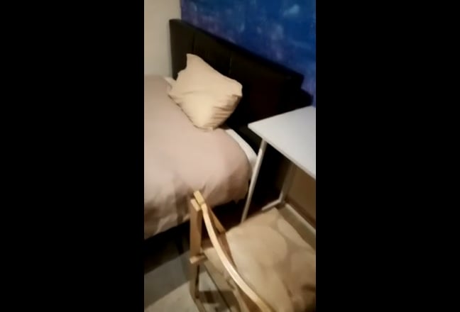 Two lovely bedrooms- one single, one double Main Photo