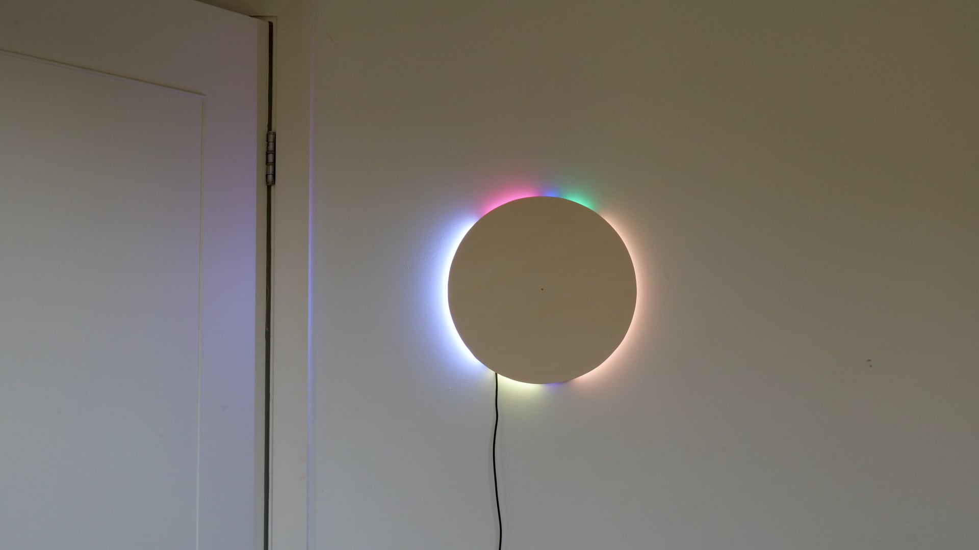 Can a light reveal its current energy sources?