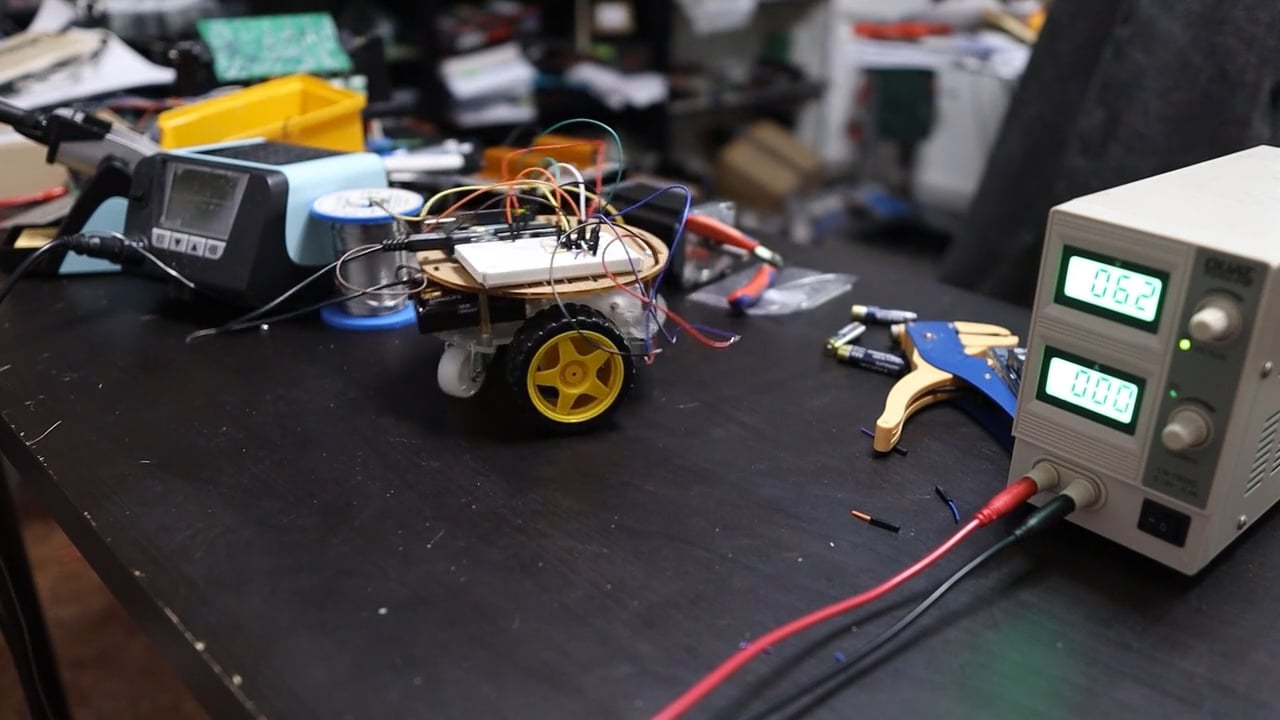 Robot mobil cu două motoare 