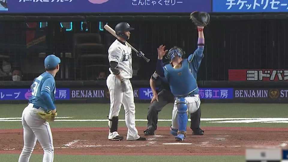 【跳んだり】やっぱり、捕手は大変【止めたり】
