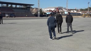 Més seients i marcador electrònic en el camp de futbol
