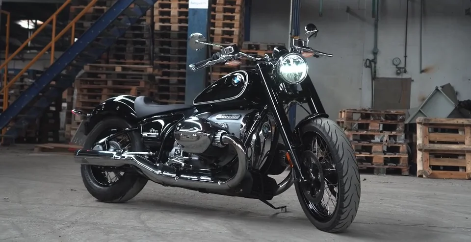 Dr. Jekill and Mr. Hyde BMW R18 Exhaust