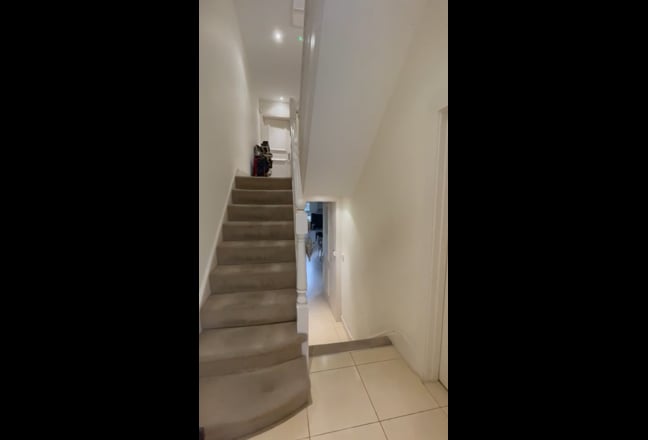 Video 1: Sunny ensuite bedroom