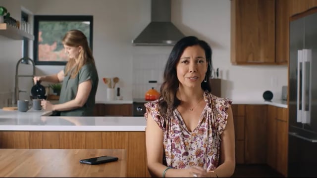 deVine Voices Native US American Female Voiceover Amazon Bill Planner Commercial