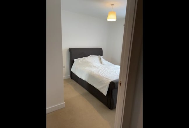 Spacious Double bedroom Main Photo