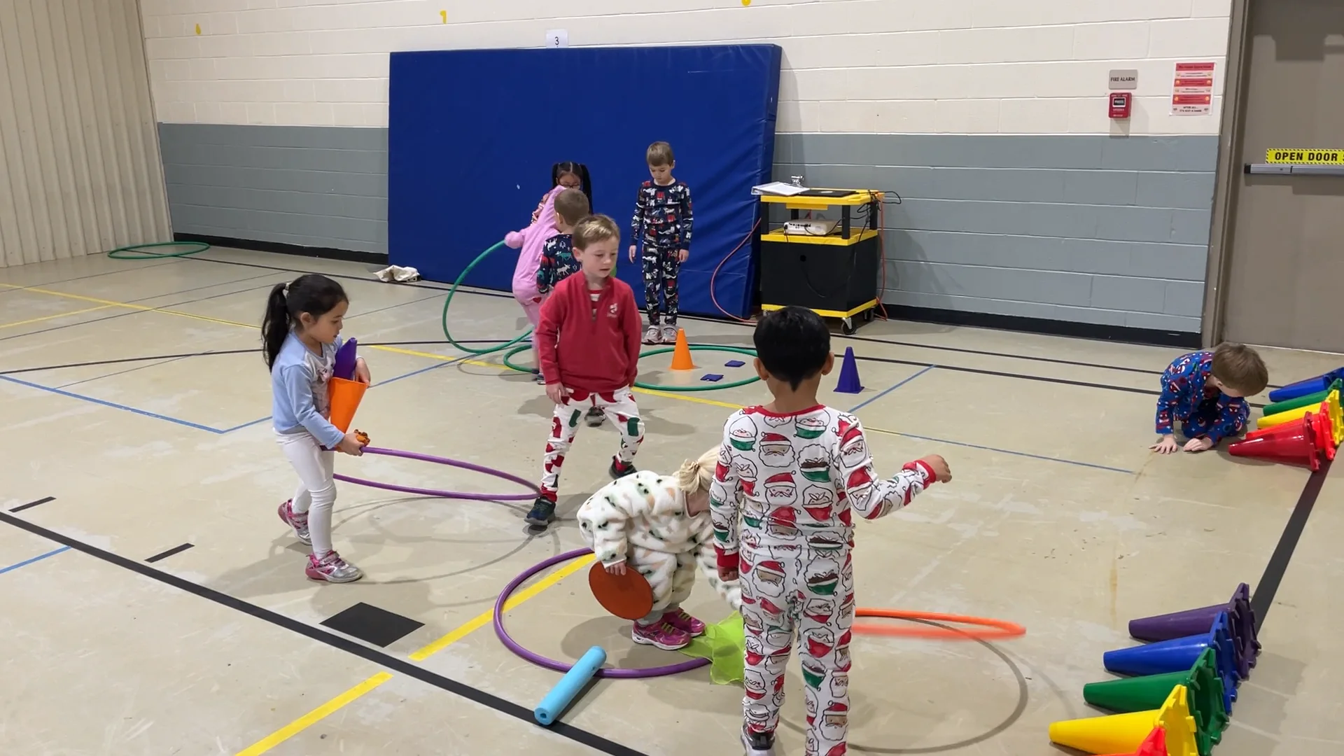 Kindergarten Snowman Relays on Vimeo