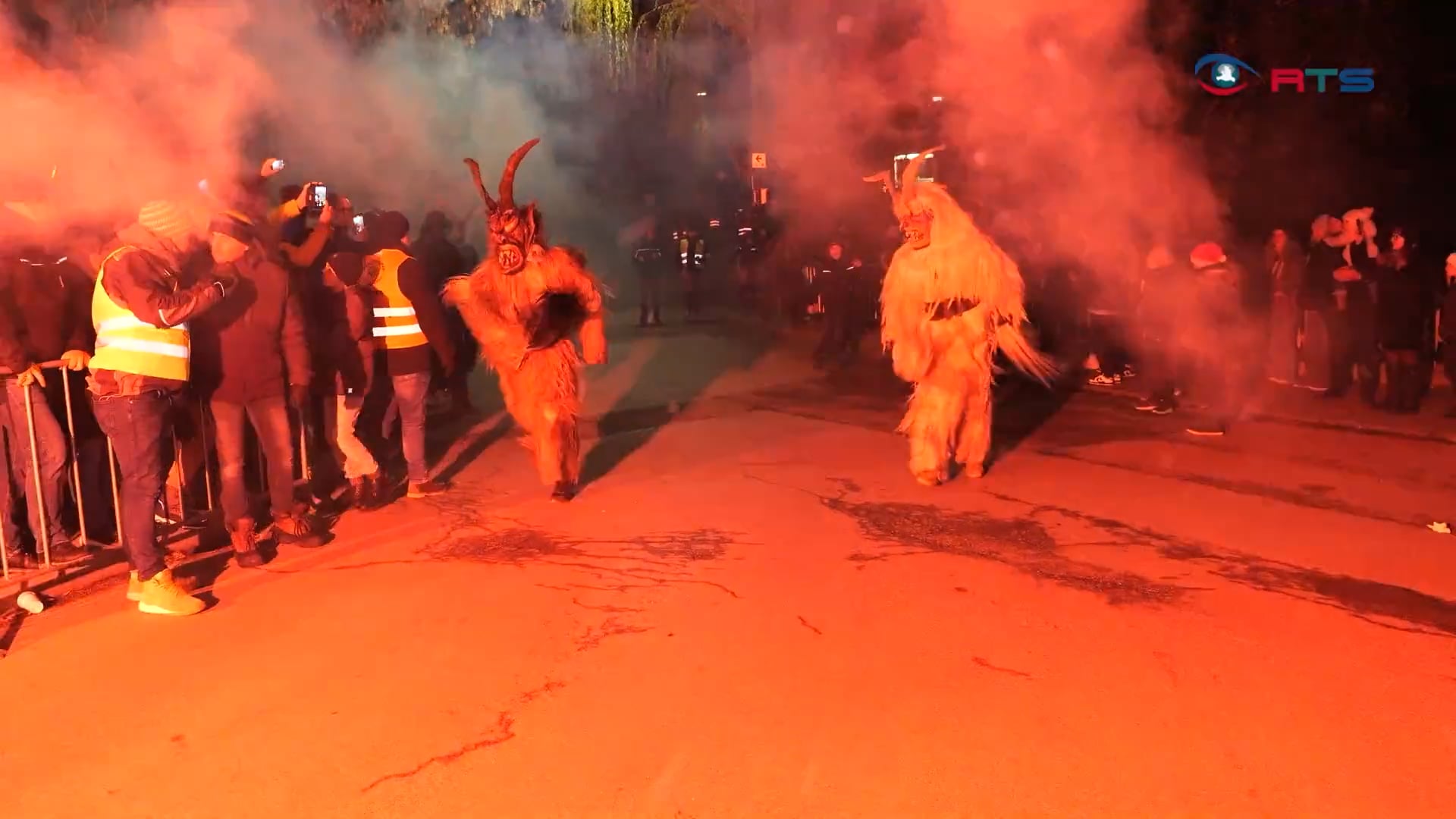 sechs-passen-nahmen-am-krampuslauf-in-siezenheim-teil