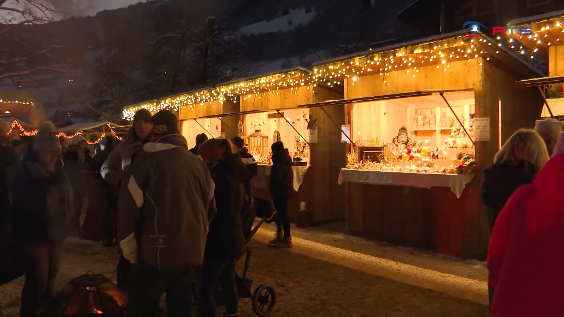 ponyreiten-krippenwerkstatt-und-heustern-basteln-adventmarkt-in-bramberg-ueberzeugt-mit-kinderprogramm