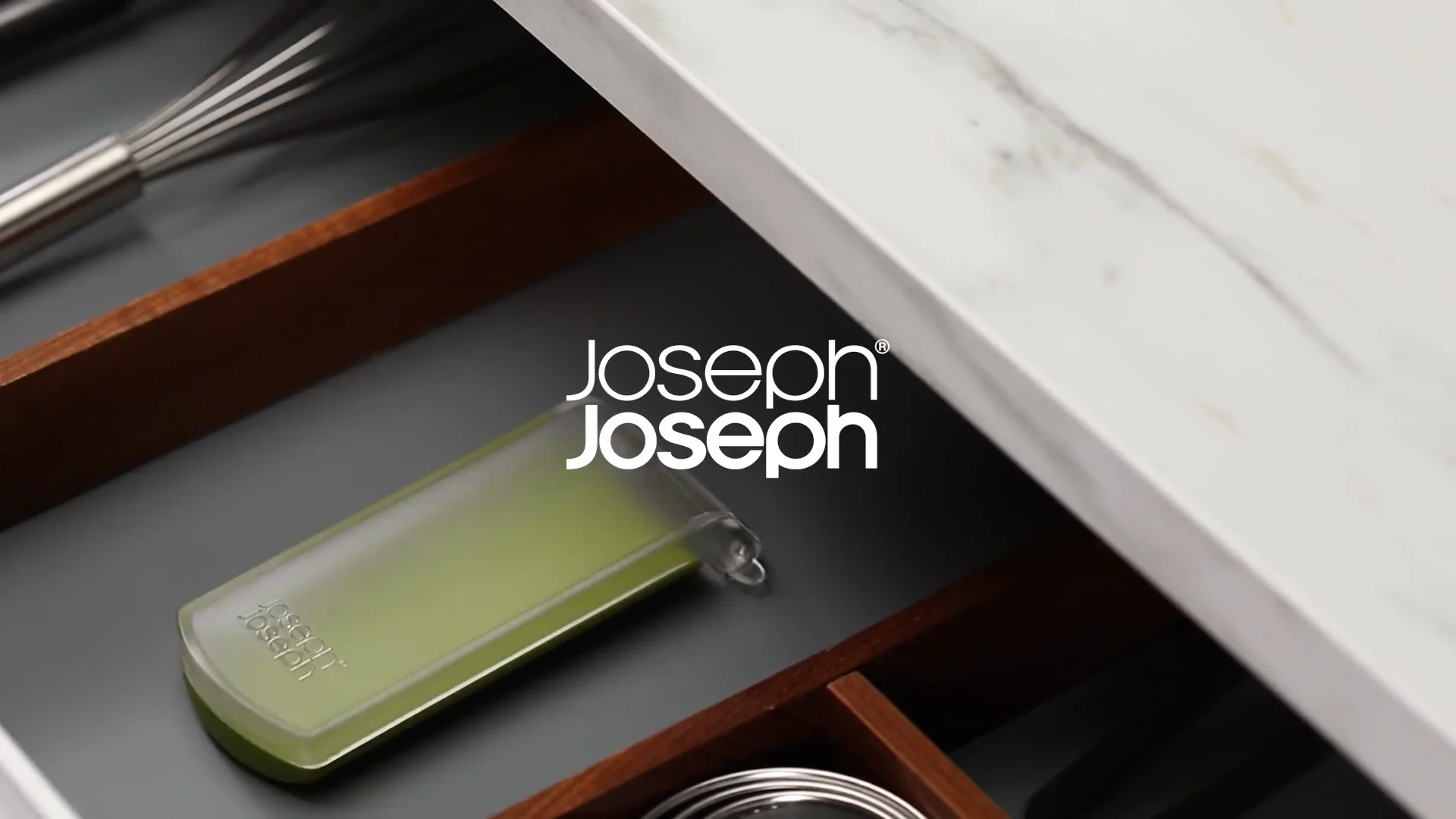 Peel Store Vegetable peeler with container - Joseph Joseph 20166