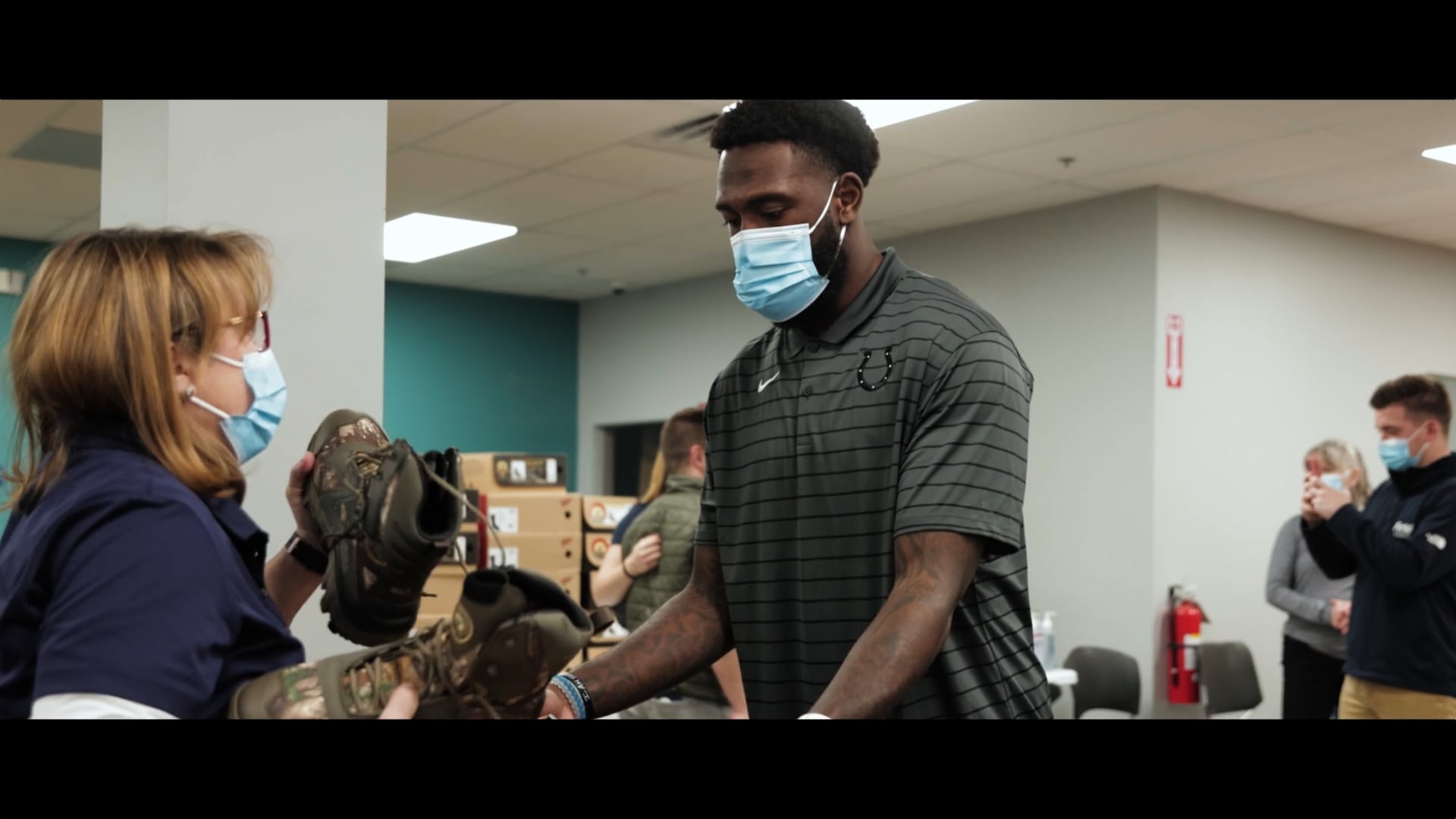 Indianapolis Colts Wide Receiver Parris Campbell Jr. and Forte Team Help with Wheeler Mission's annual Hearts to Soles