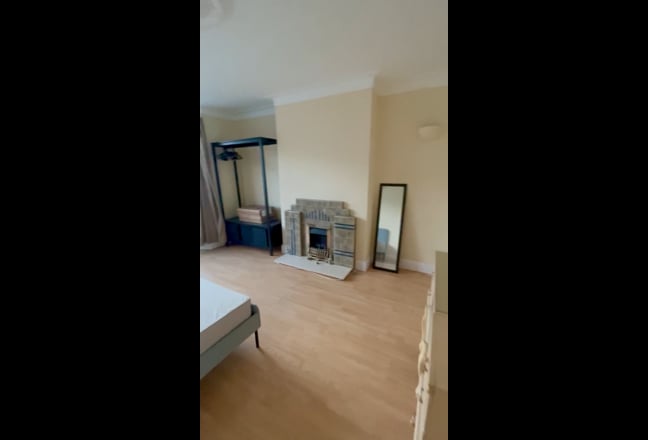 XL bedroom in shared 2 mins from Boston Manor tube Main Photo