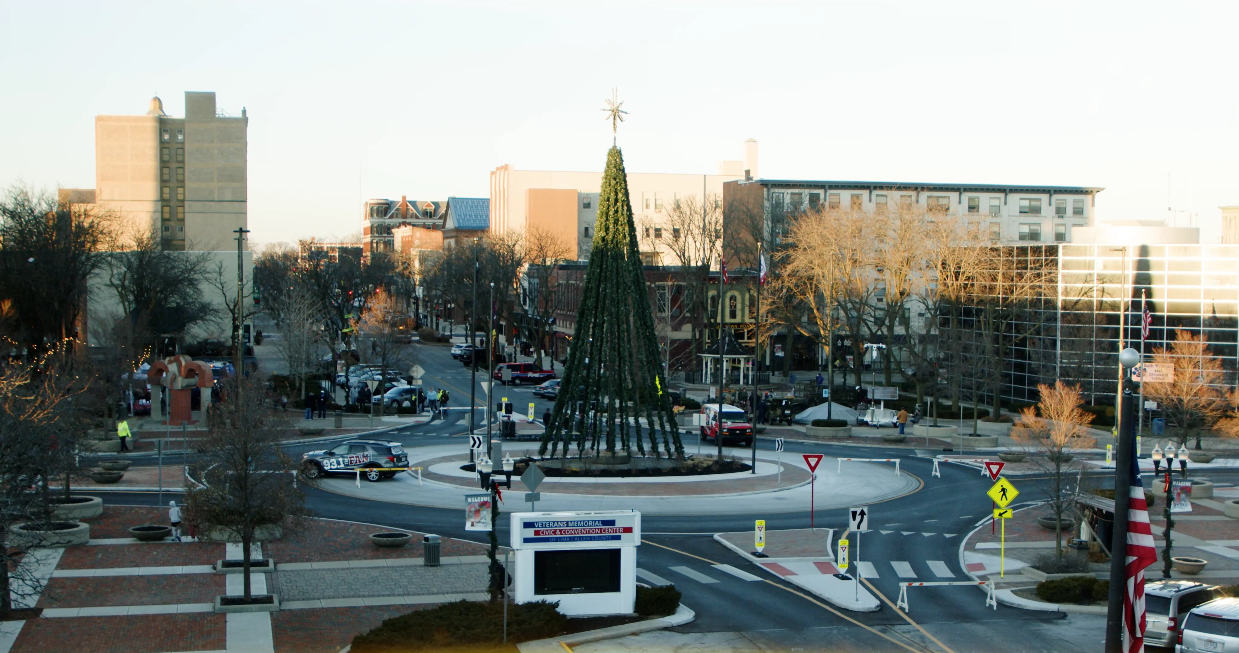 Louis Vuitton Christmas Tree on Vimeo