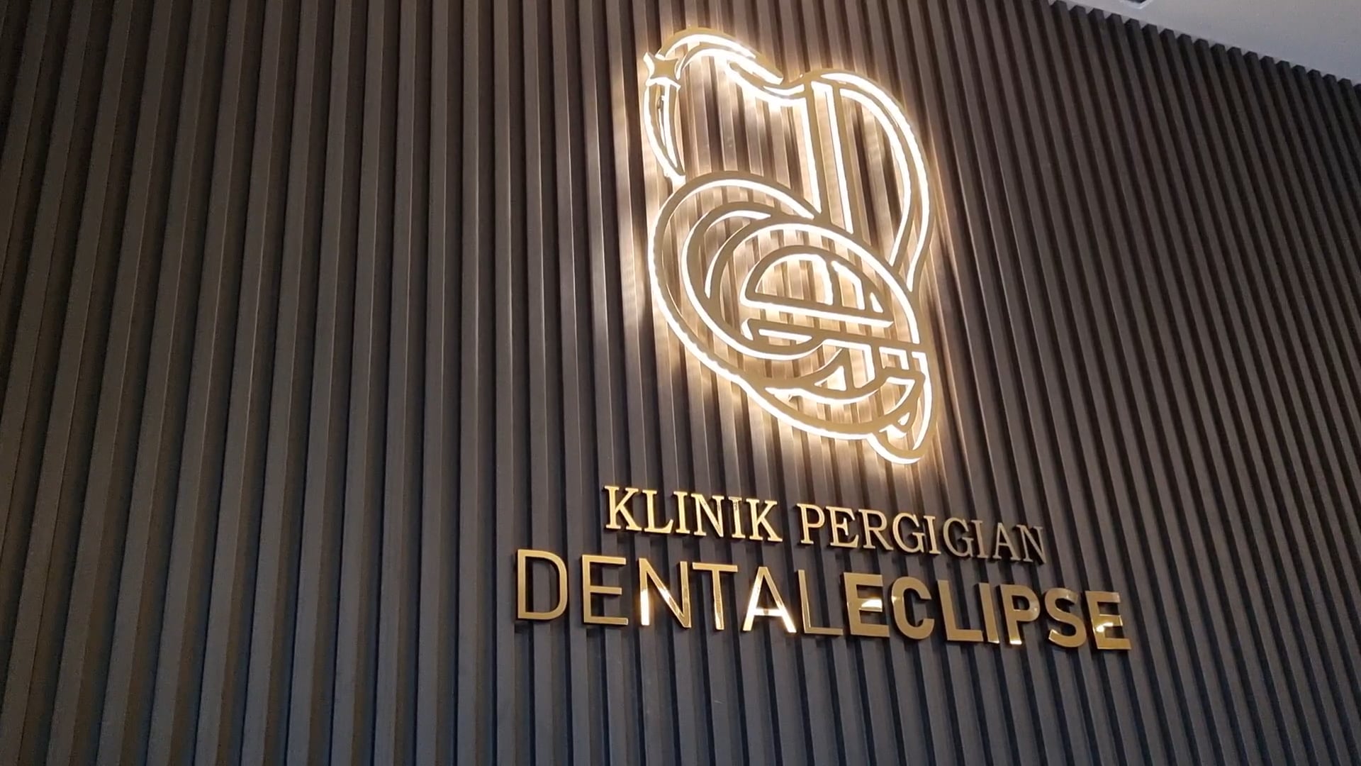 Klinik Pergigian Dental Eclipse Larkin, JB