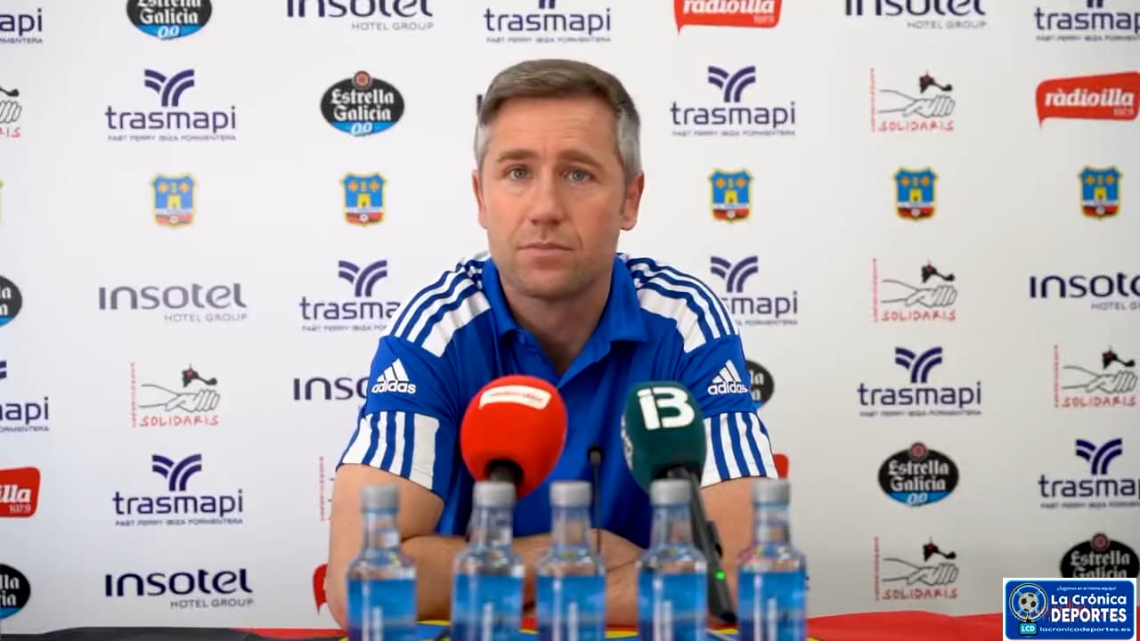 VÍCTOR BRAVO (Entrenador Teruel) SD Formentera 0-1 CD Teruel / Jornada 15 /2ª RFEF - Grupo 3 / Fuente: CD Teruel 