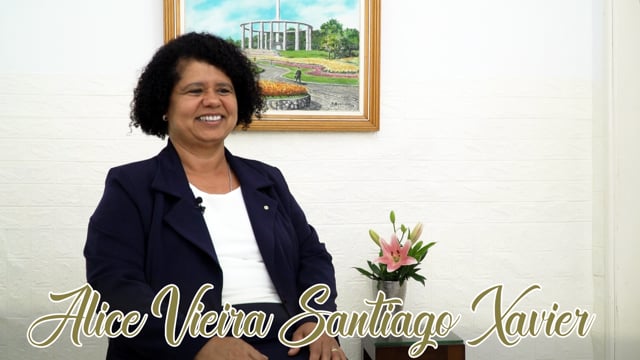 Capa do vídeo “Eu Caminho com Meishu-Sama por Alice Vieira Santiago Xavier - Igreja Brasília”