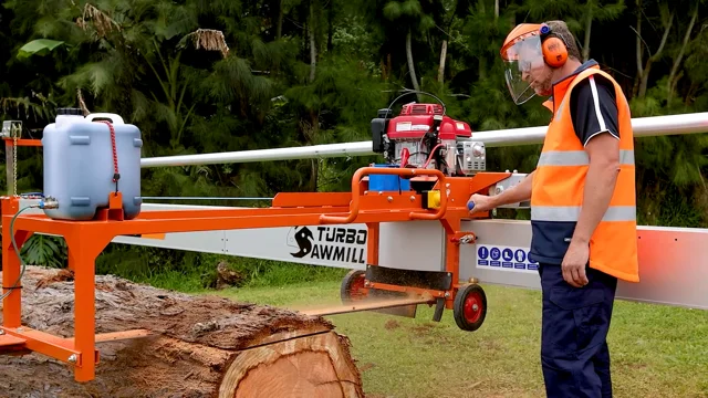 Chainsaw mill with hand shop crank