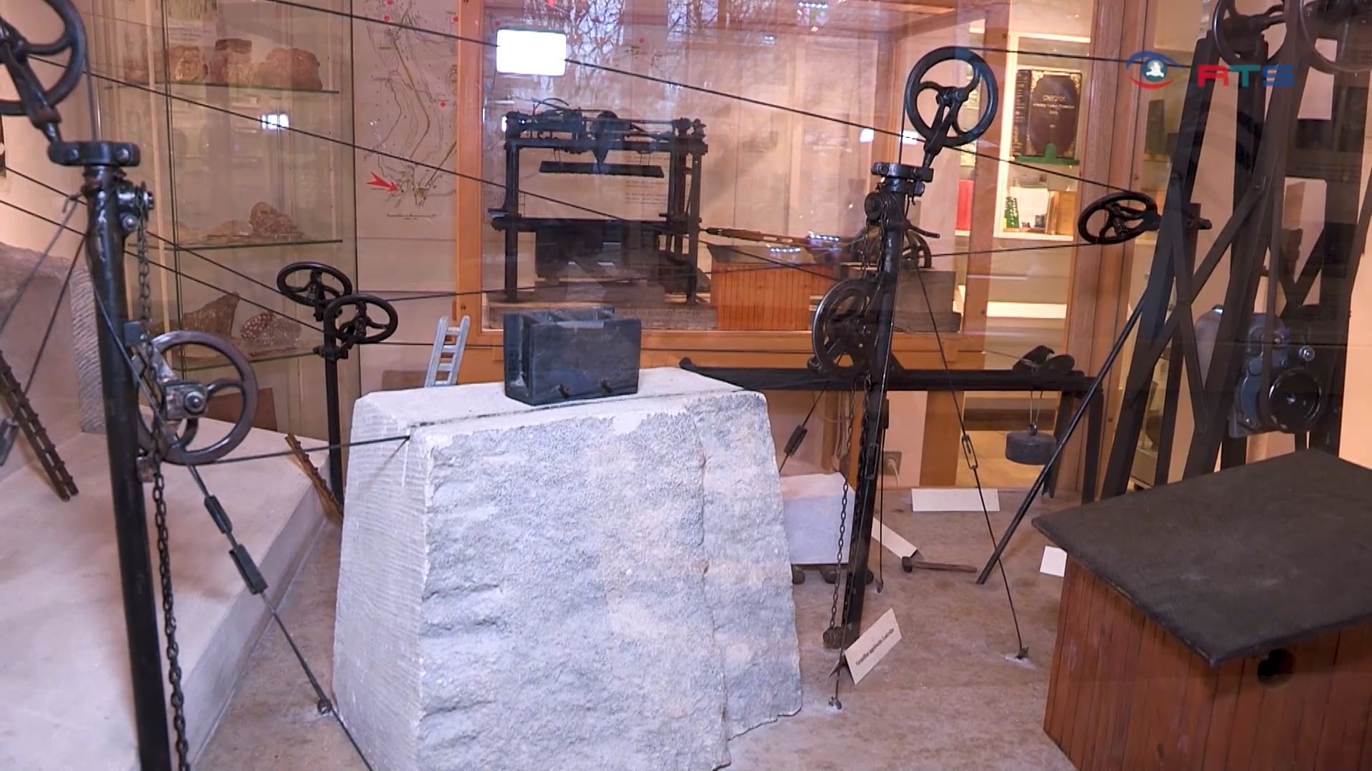 untersberg-museum-wie-man-marmor-zersaegt