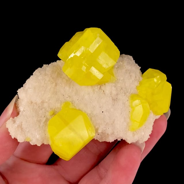 Sulfur (fine classic crystals)