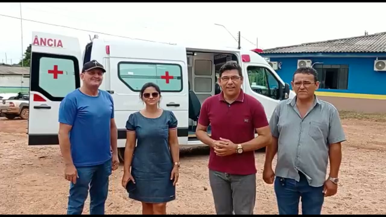 Entrega da ambulância para a SEMUSA