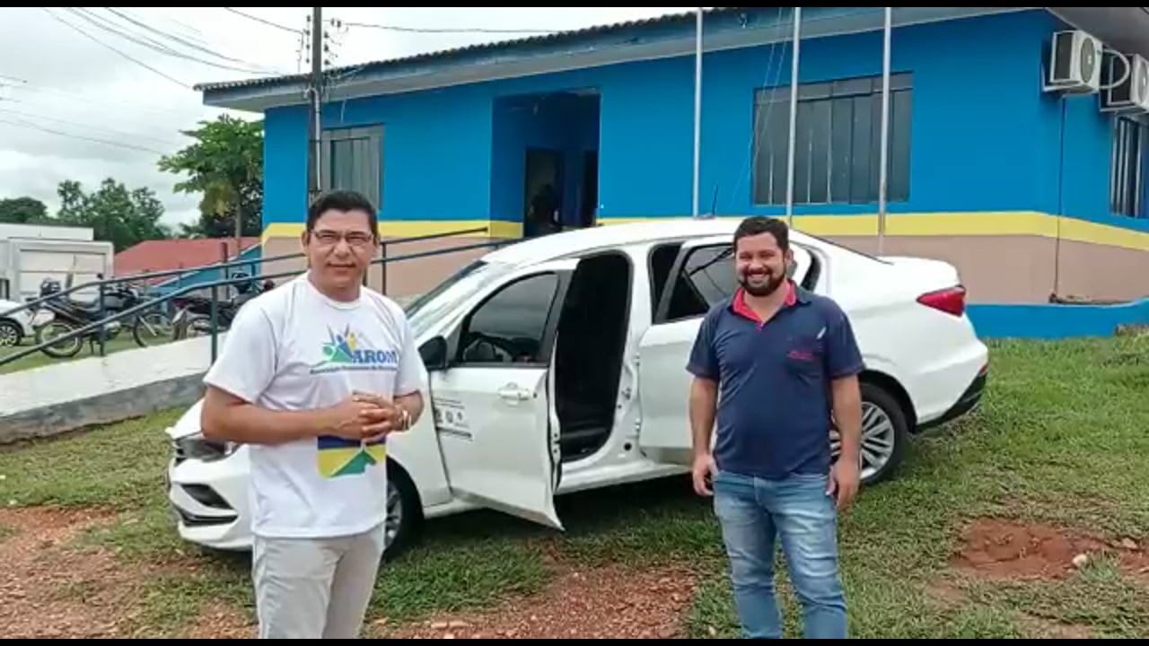 Entrega do carro Cronos para a SEMUSA