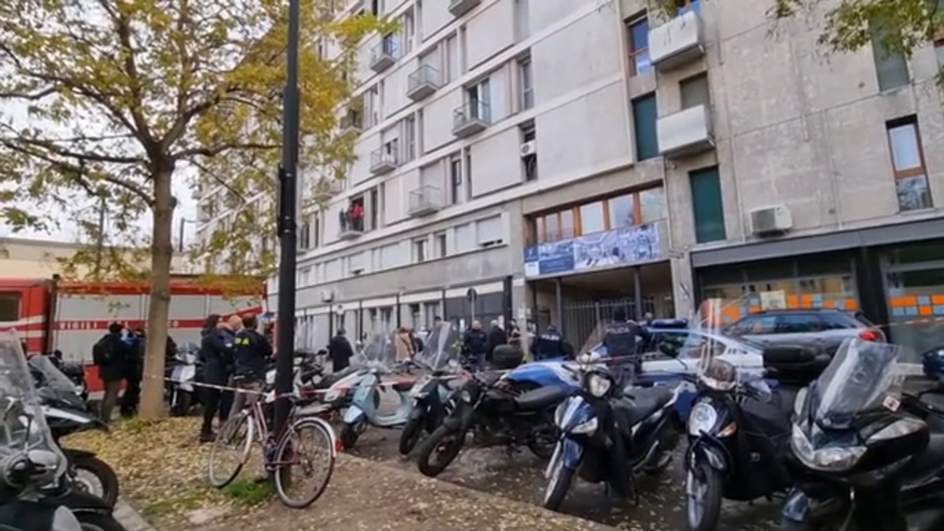 Incendio In Via Del Rondone, Evacuata Palazzina -video - éTV Rete 7