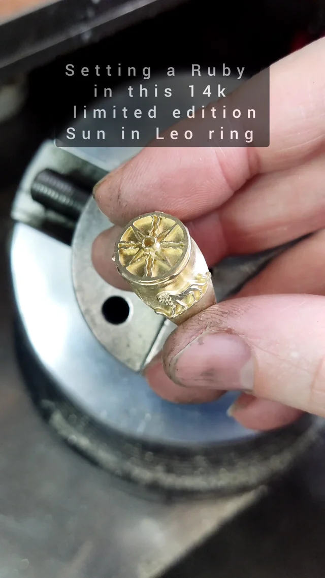 Leon Ring Solid Gold – Temple of the Sun US