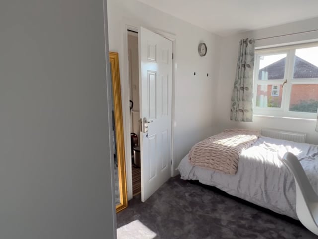 En-Suite Double Bedroom  Monday to Friday Weekdays Main Photo
