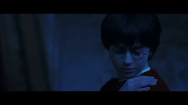 Harry Potter and the Philosopher's Stone - Harry sees his parents in the  Mirror of Erised (HD) 