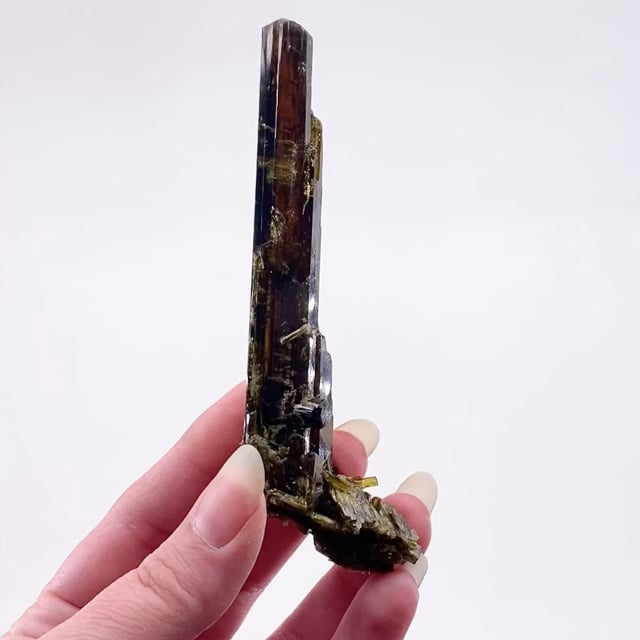 Epidote (gemmy crystal with "Fadens")