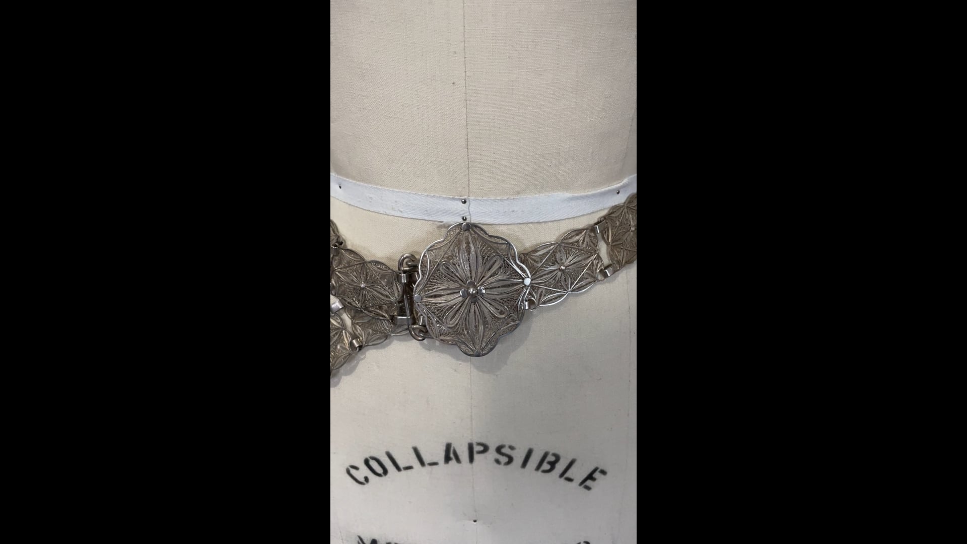 Vintage silver-tone metal belt w/ open-work links with a floral design Western Antique Silver Flower Engraved Pattern Gold Rope  main image 2