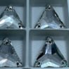 Vidéo: Strass Triangle Cristal - Triangle à coudre en verre - 12 à 22mm
