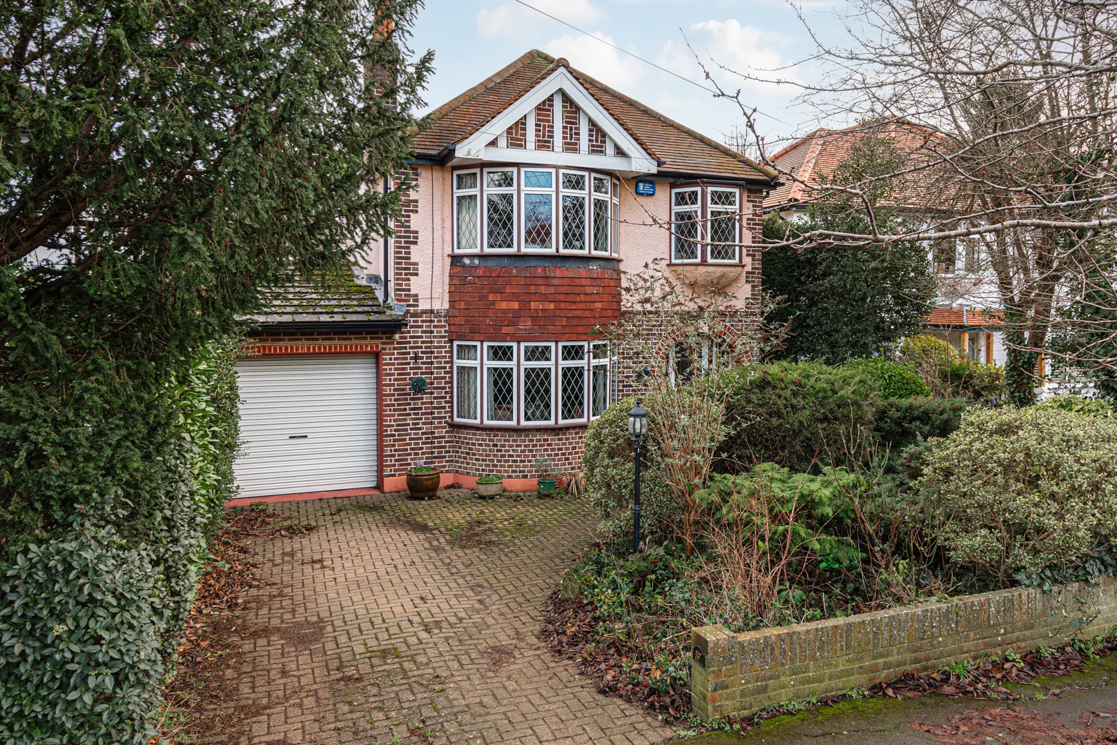 Ember Farm Way, East Molesey Newton Huxley on Vimeo