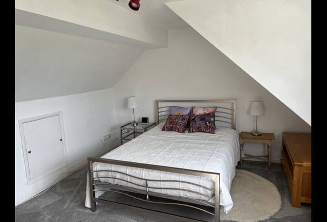 Large Studio Attic Room, Countryside Views Main Photo