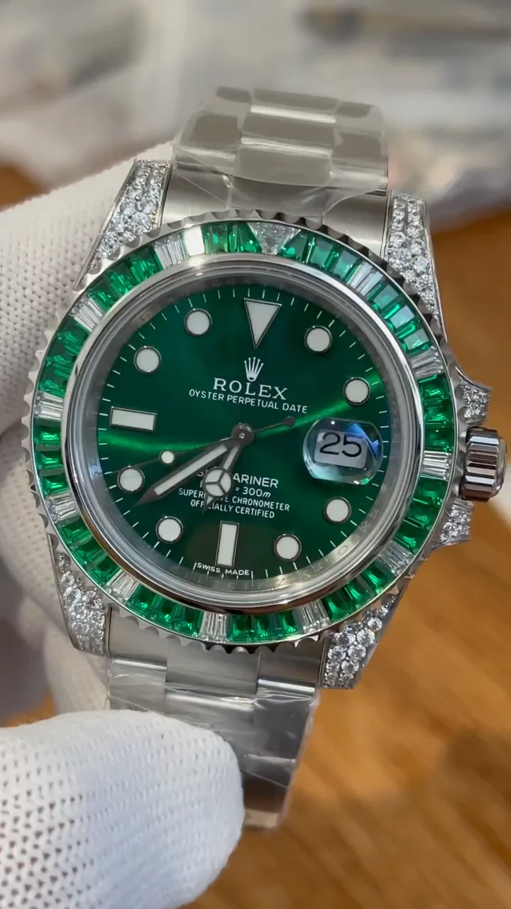 ROLEX SUBMARINER 40MM HULK ICED EMERALD