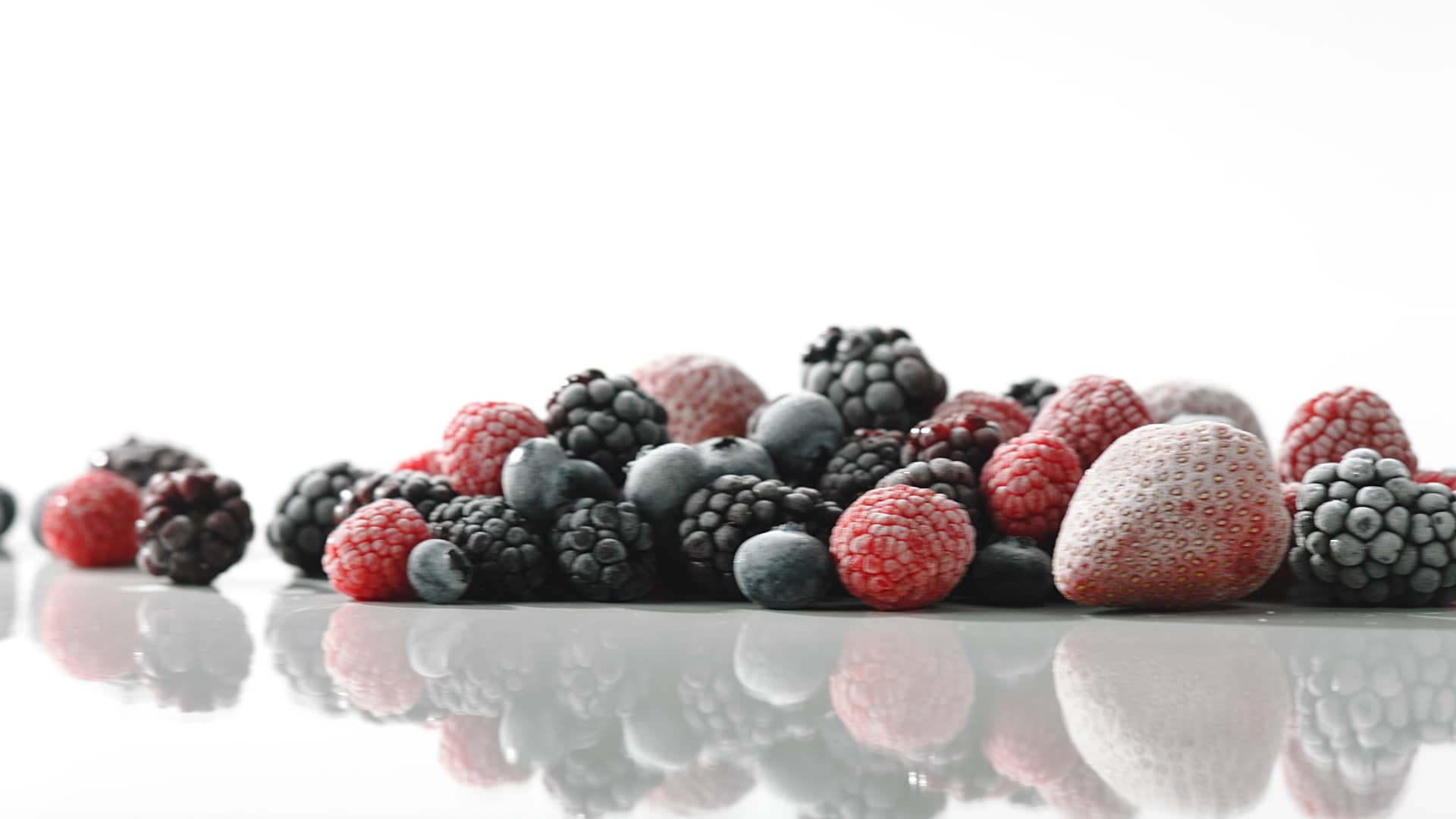 Vitamix Immersion Blender Frozen Fruit on Vimeo