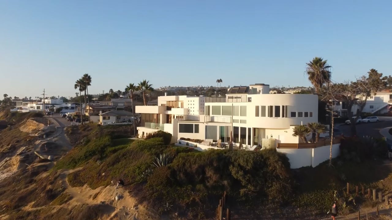 In this video, we see footage and hear  about well known places in san diego.