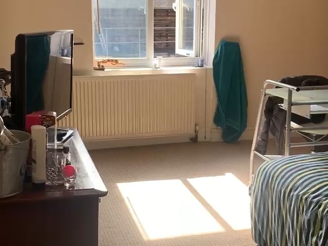Furnished 3 bed flat next to tube and high street Main Photo