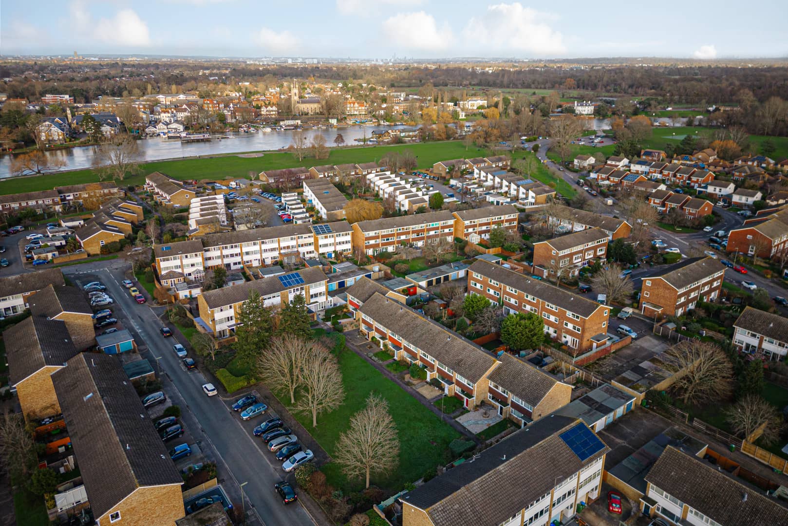 Bedster Gardens, West Molesey Newton Huxley on Vimeo