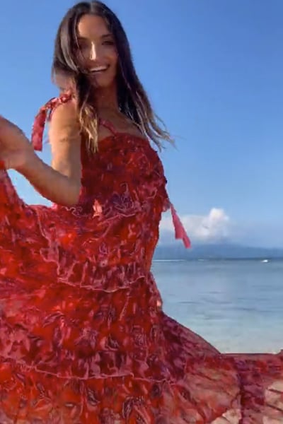 Video: Long Dress Vanessa