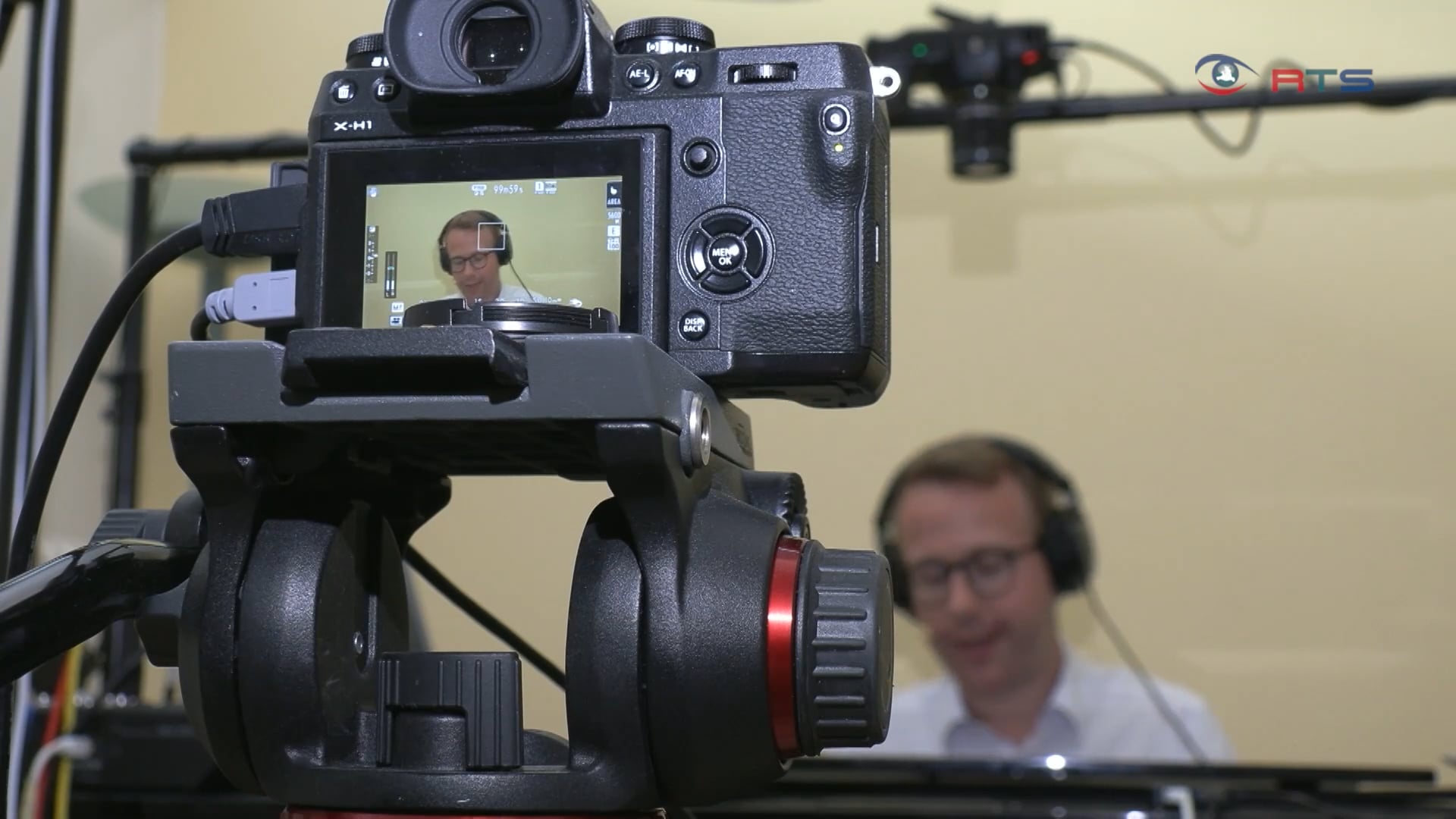 digitaler-klavierunterricht-im-360-grad-studio