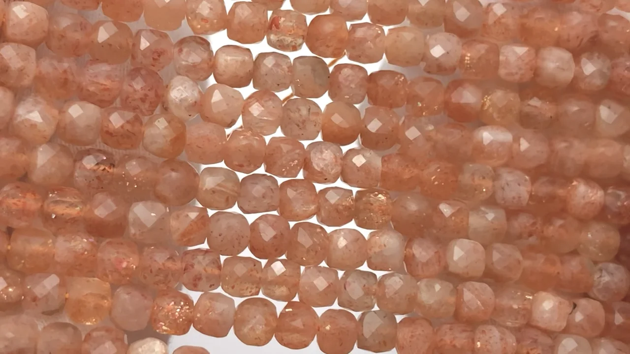 サンストーン（産地・タンザニア） キューブカット4×4×4mm ｜天然石