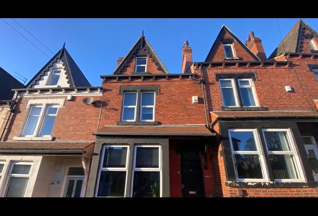 Fantastic House Share overlooking Kirkstall Abbey  Main Photo