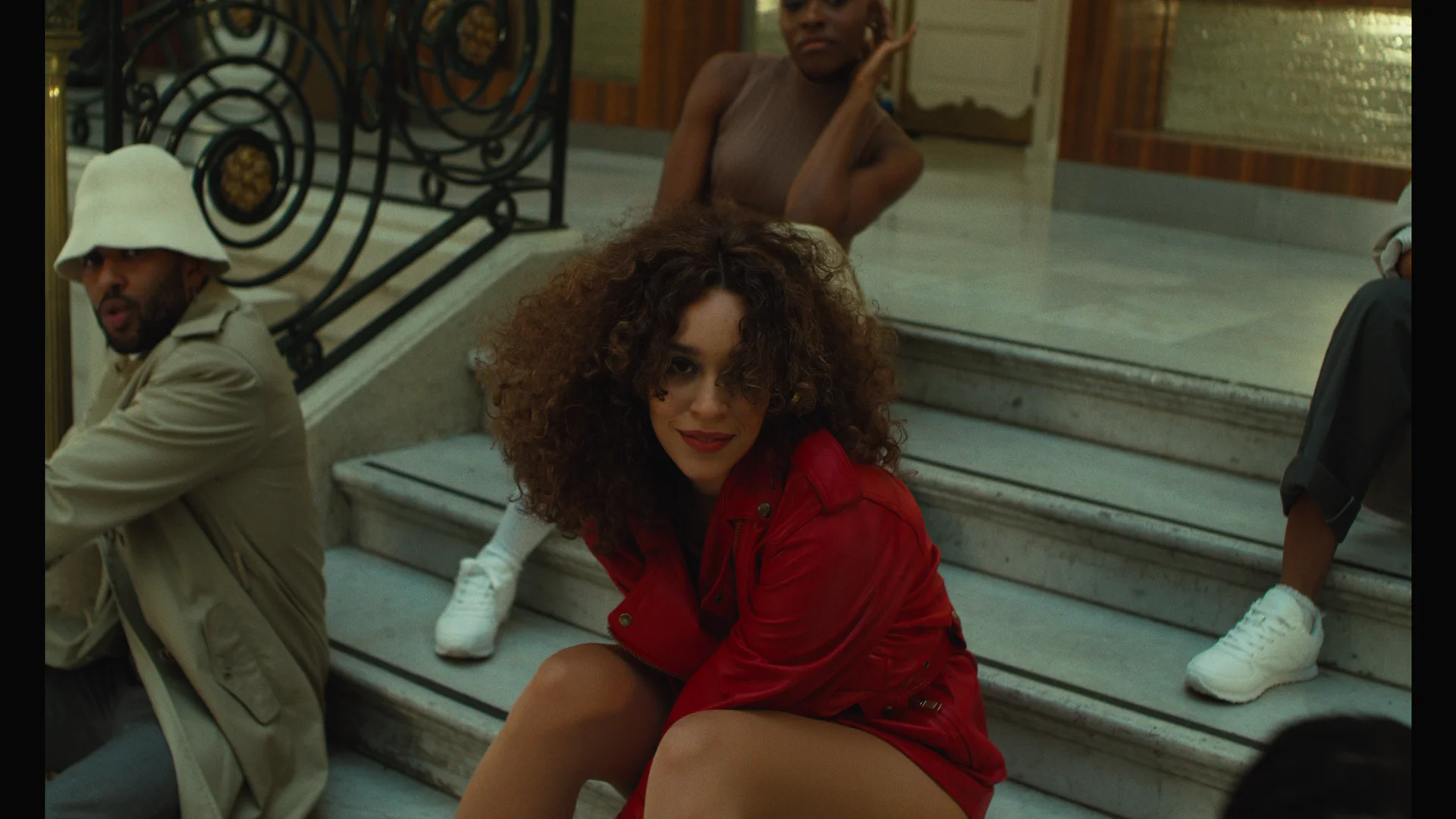 Izzy Bizu - Tough Pill To Swallow on Vimeo