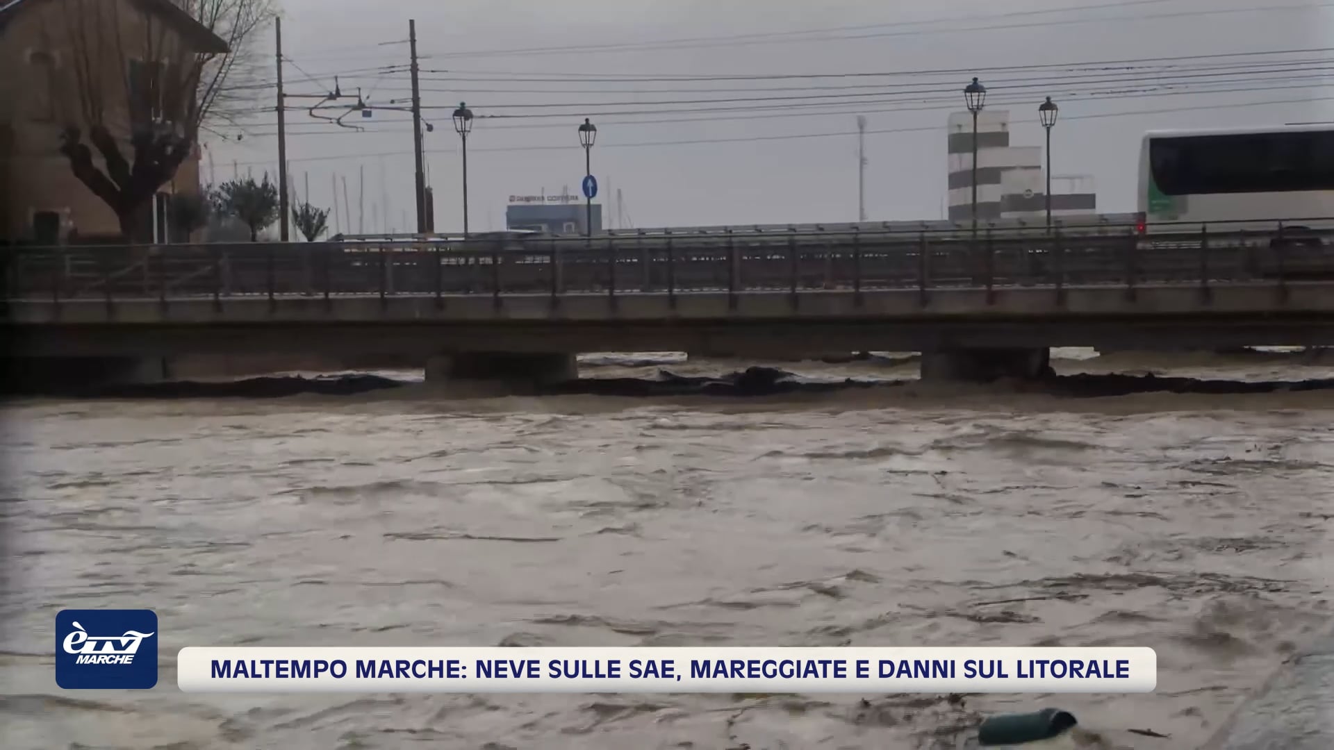 Maltempo Marche: neve sulle SAE, mareggiate e danni sul litorale - VIDEO